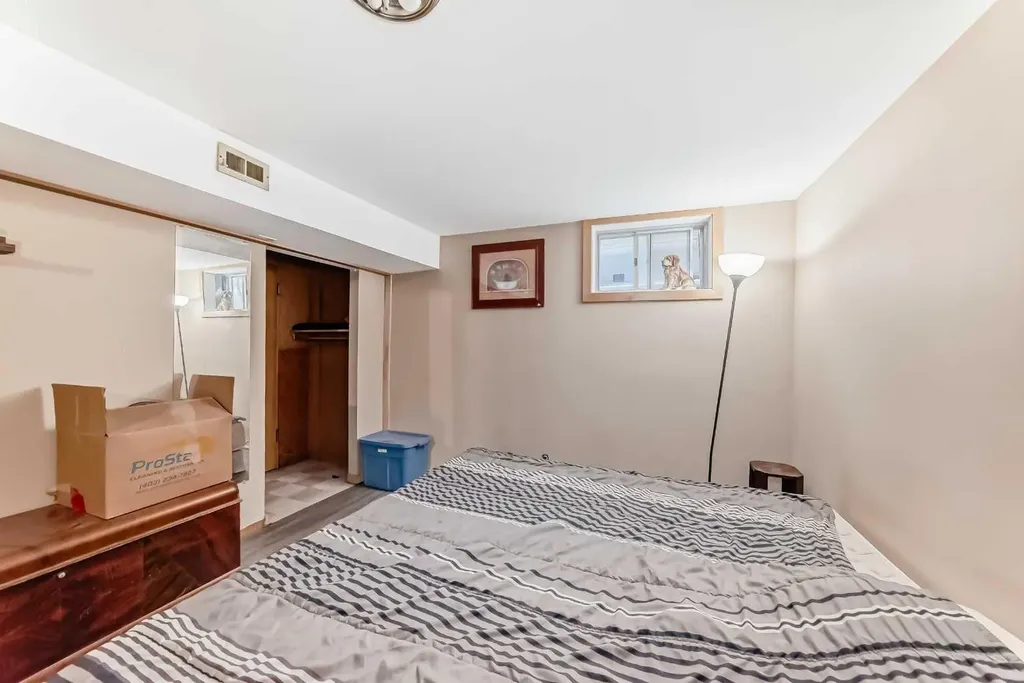 440 36 Avenue NW Calgary AB T2K 0C3