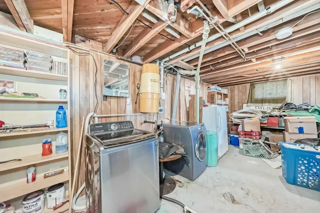 440 36 Avenue NW Calgary AB T2K 0C3