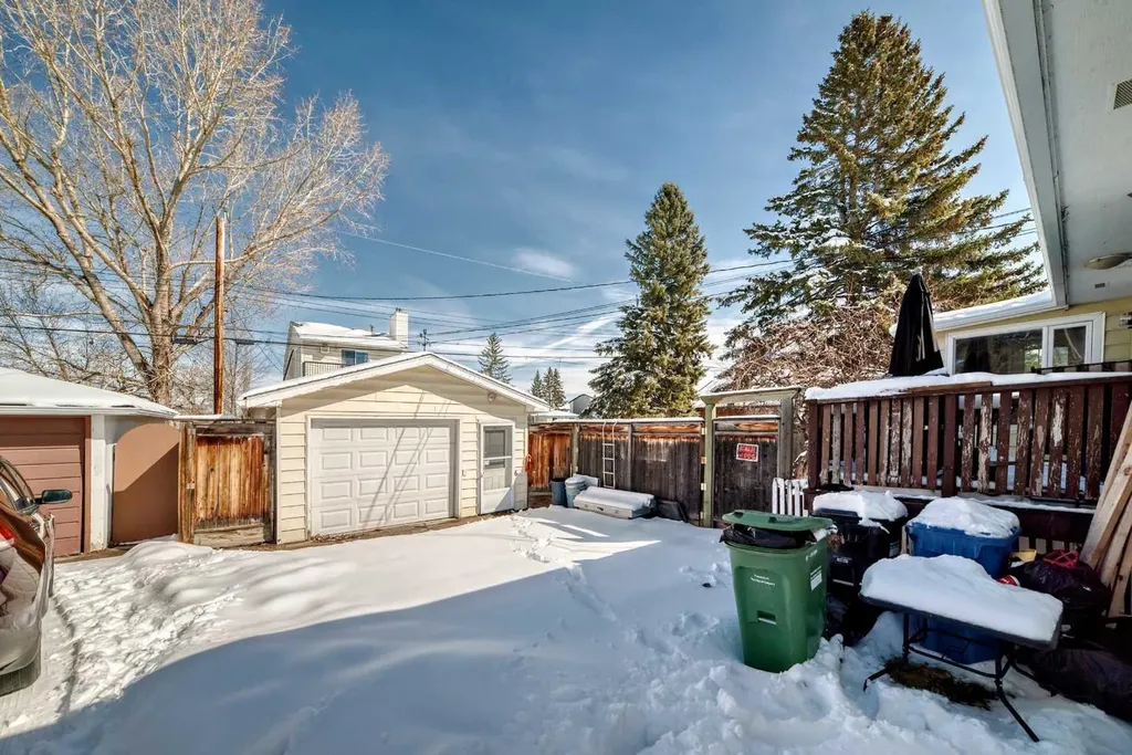 440 36 Avenue NW Calgary AB T2K 0C3