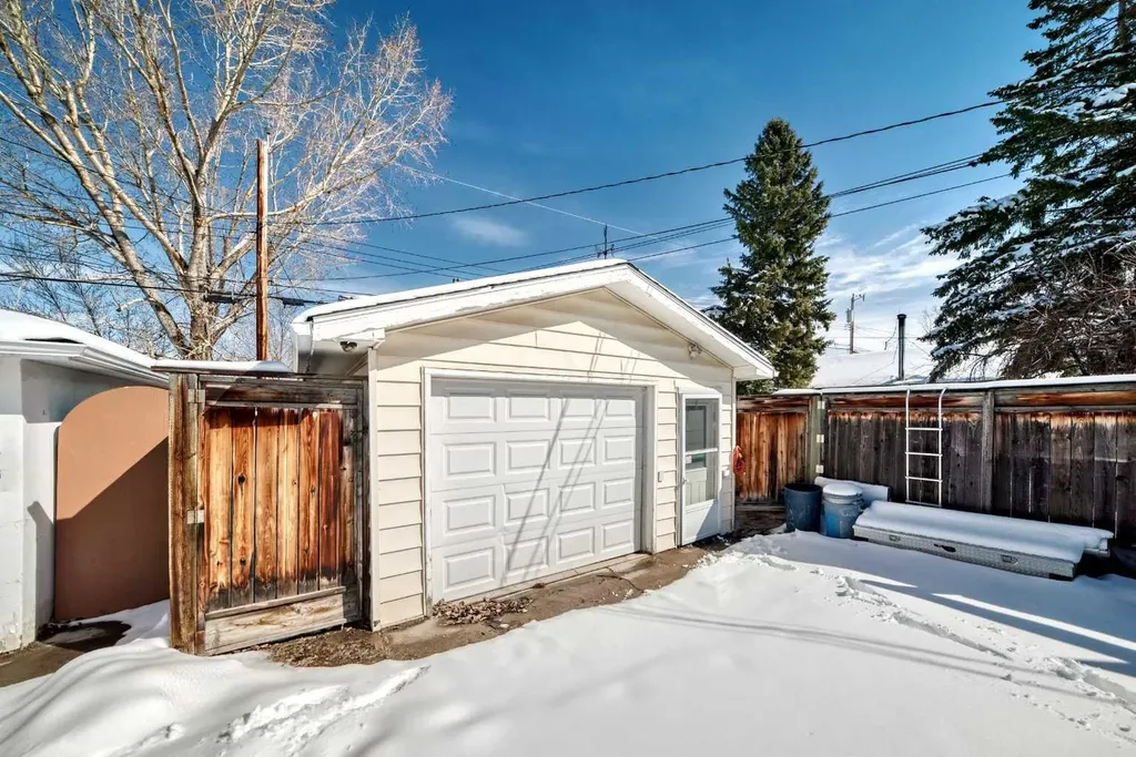 440 36 Avenue NW Calgary AB T2K 0C3