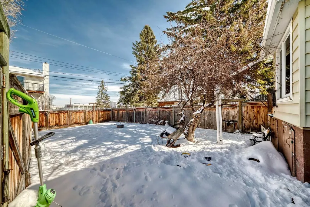 440 36 Avenue NW Calgary AB T2K 0C3
