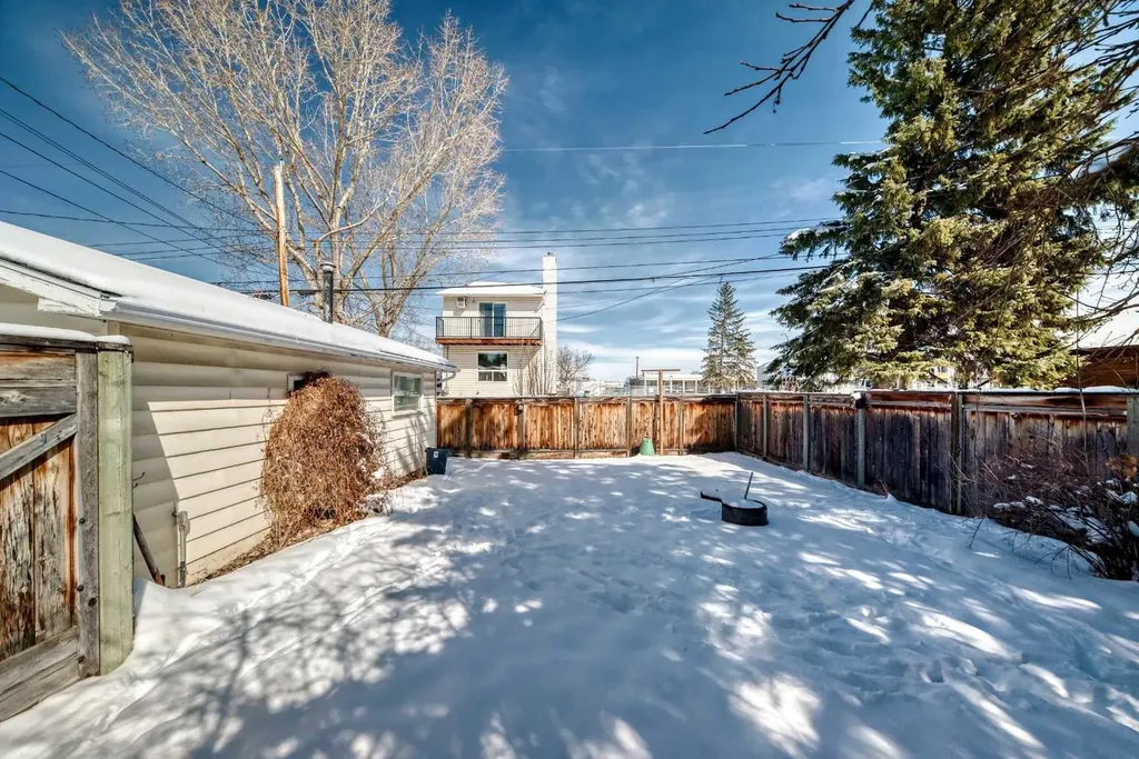 440 36 Avenue NW Calgary AB T2K 0C3