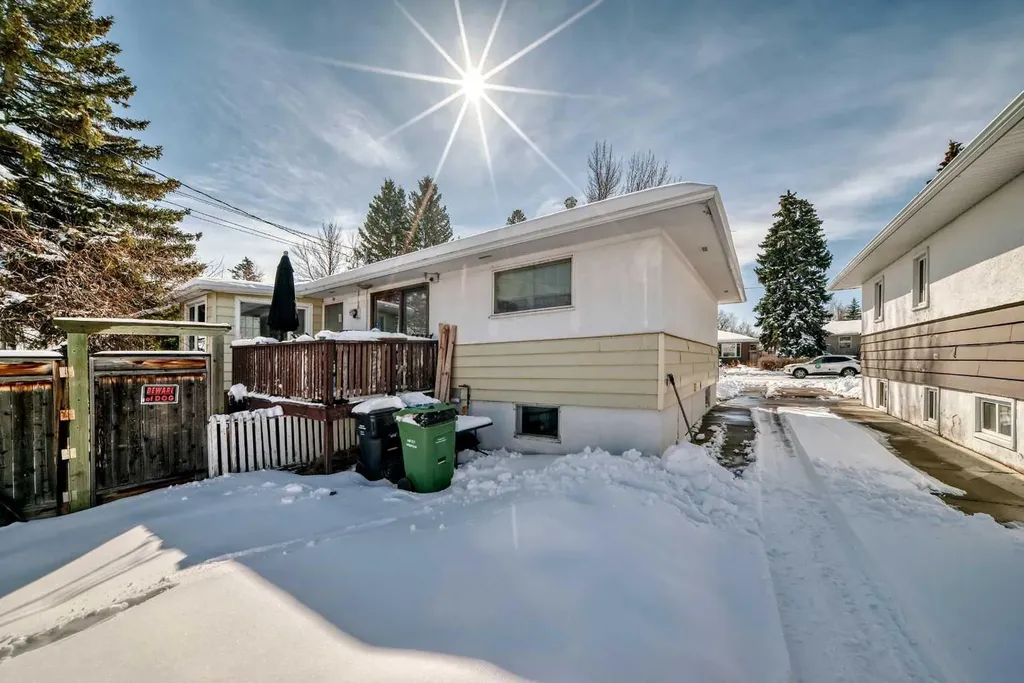 440 36 Avenue NW Calgary AB T2K 0C3