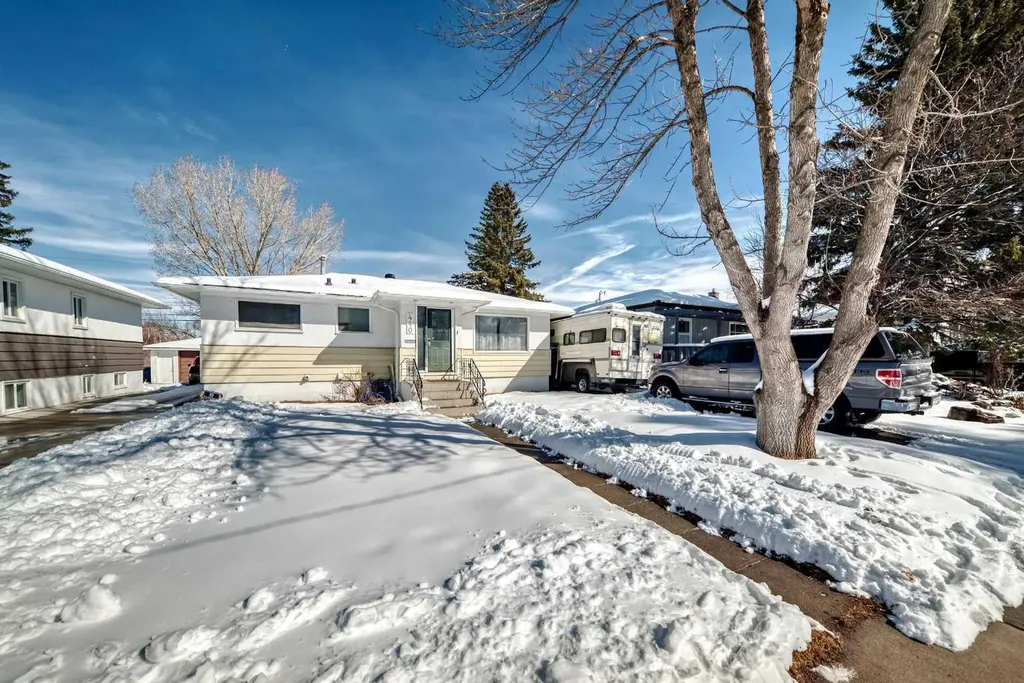 440 36 Avenue NW Calgary AB T2K 0C3