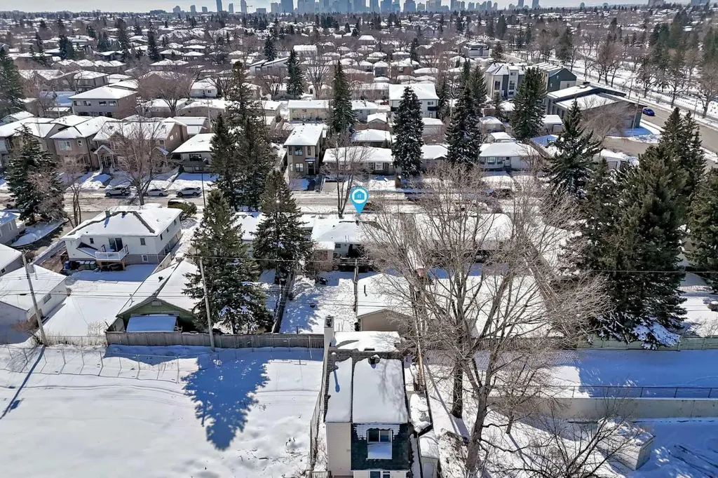 440 36 Avenue NW Calgary AB T2K 0C3