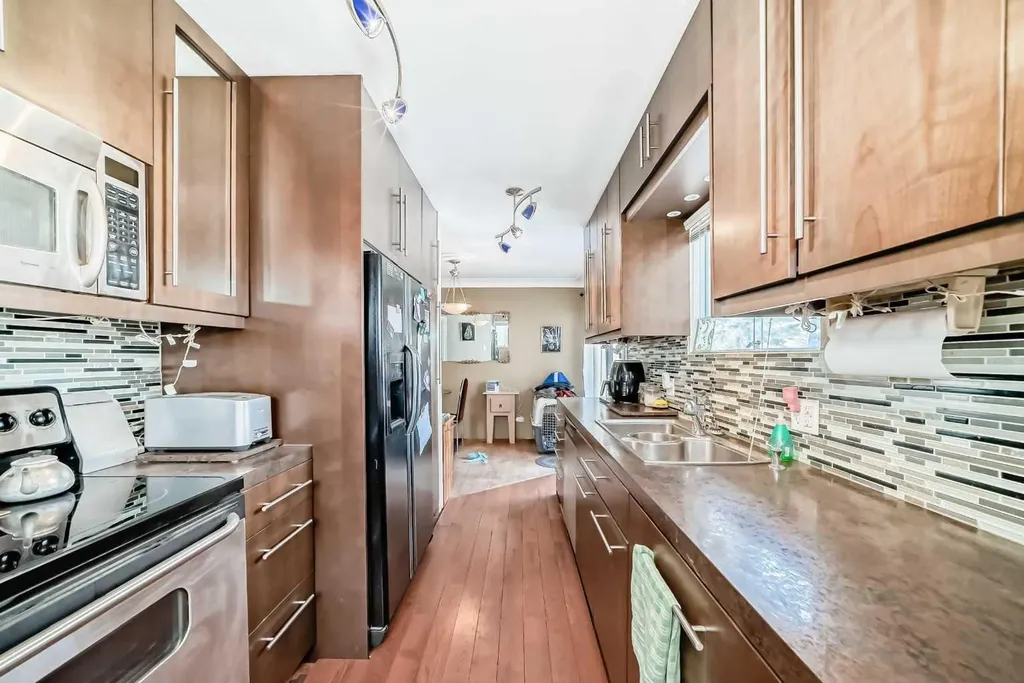440 36 Avenue NW Calgary AB T2K 0C3
