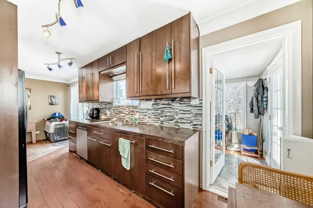 440 36 Avenue NW Calgary AB T2K 0C3