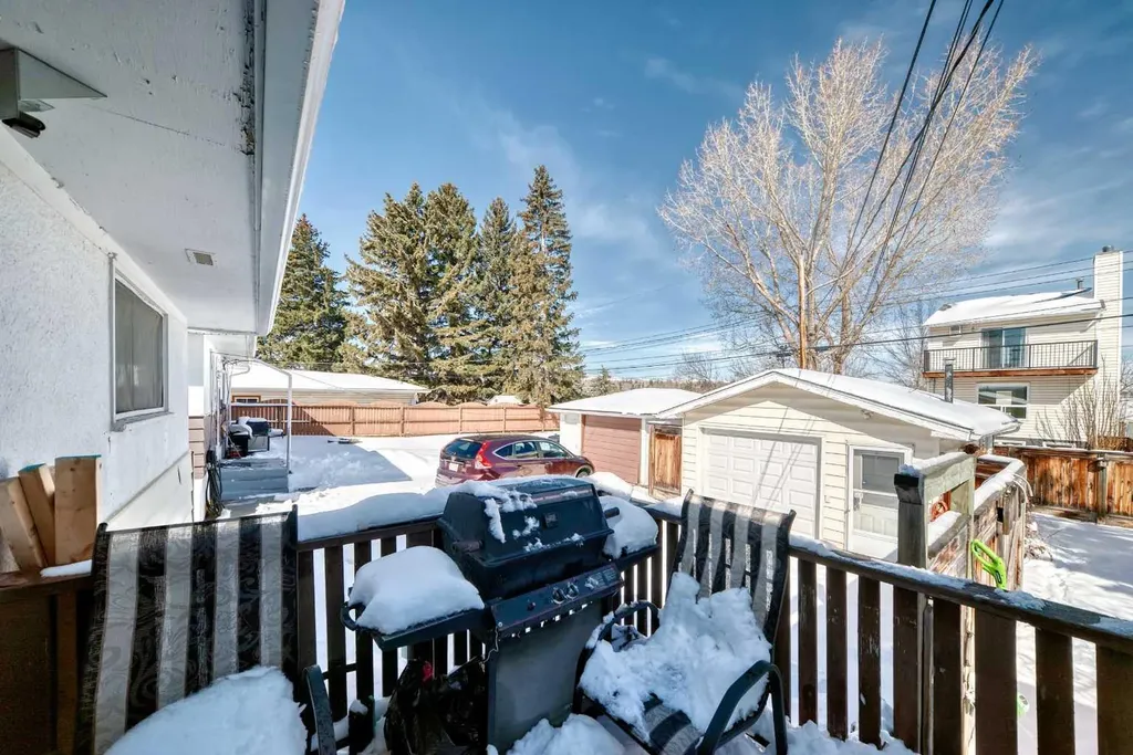 440 36 Avenue NW Calgary AB T2K 0C3