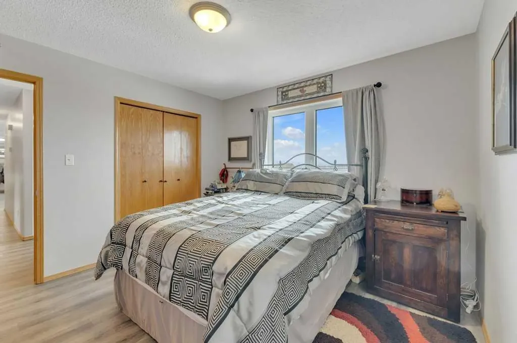 4-421008 Range Road 284 Rural Ponoka County AB T4L 2N3