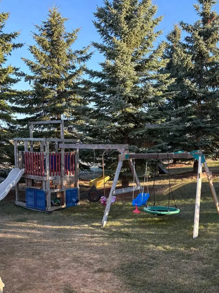 4-421008 Range Road 284 Rural Ponoka County AB T4L 2N3