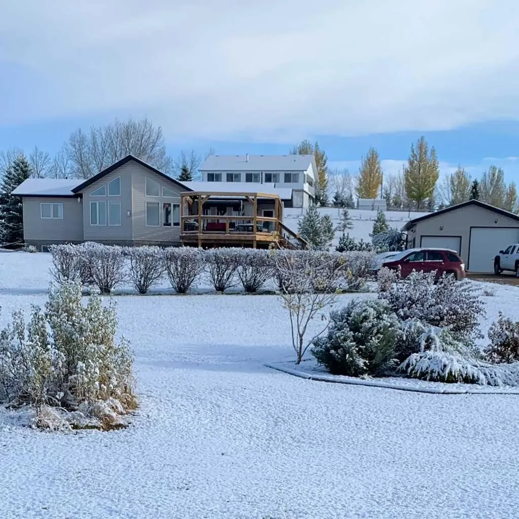 4-421008 Range Road 284 Rural Ponoka County AB T4L 2N3