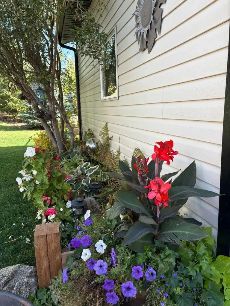 4-421008 Range Road 284 Rural Ponoka County AB T4L 2N3