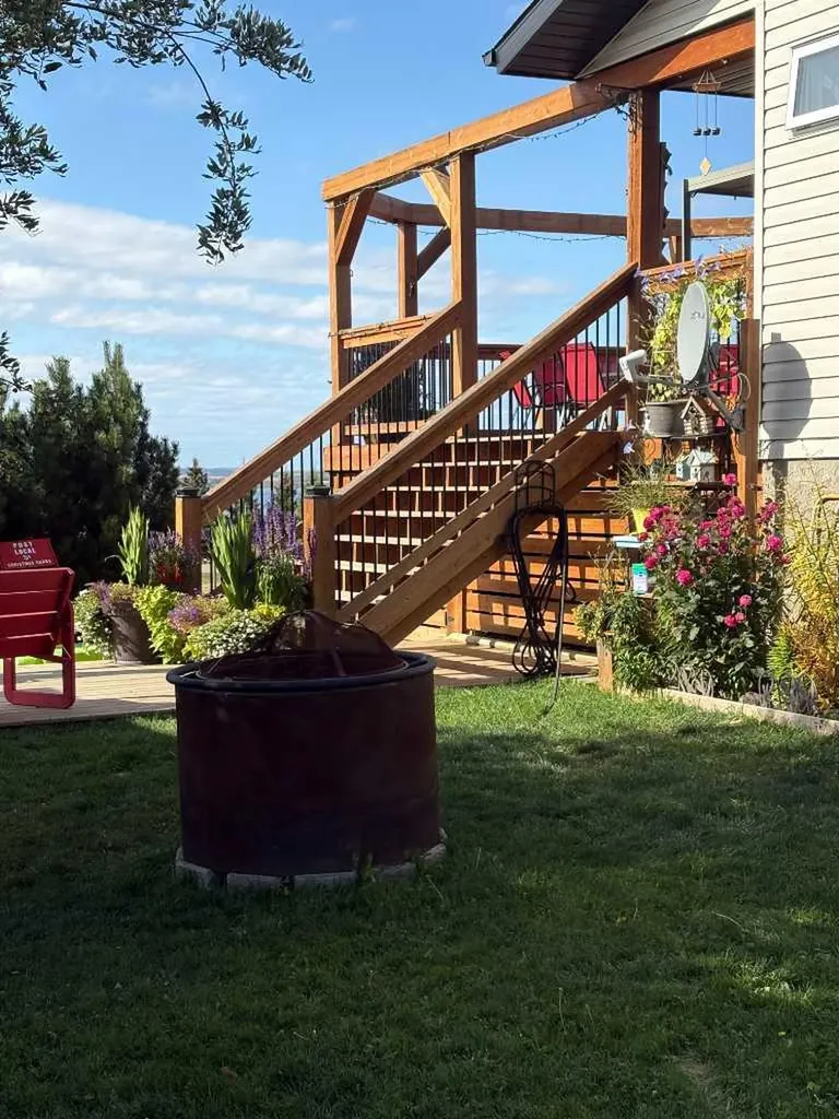 4-421008 Range Road 284 Rural Ponoka County AB T4L 2N3