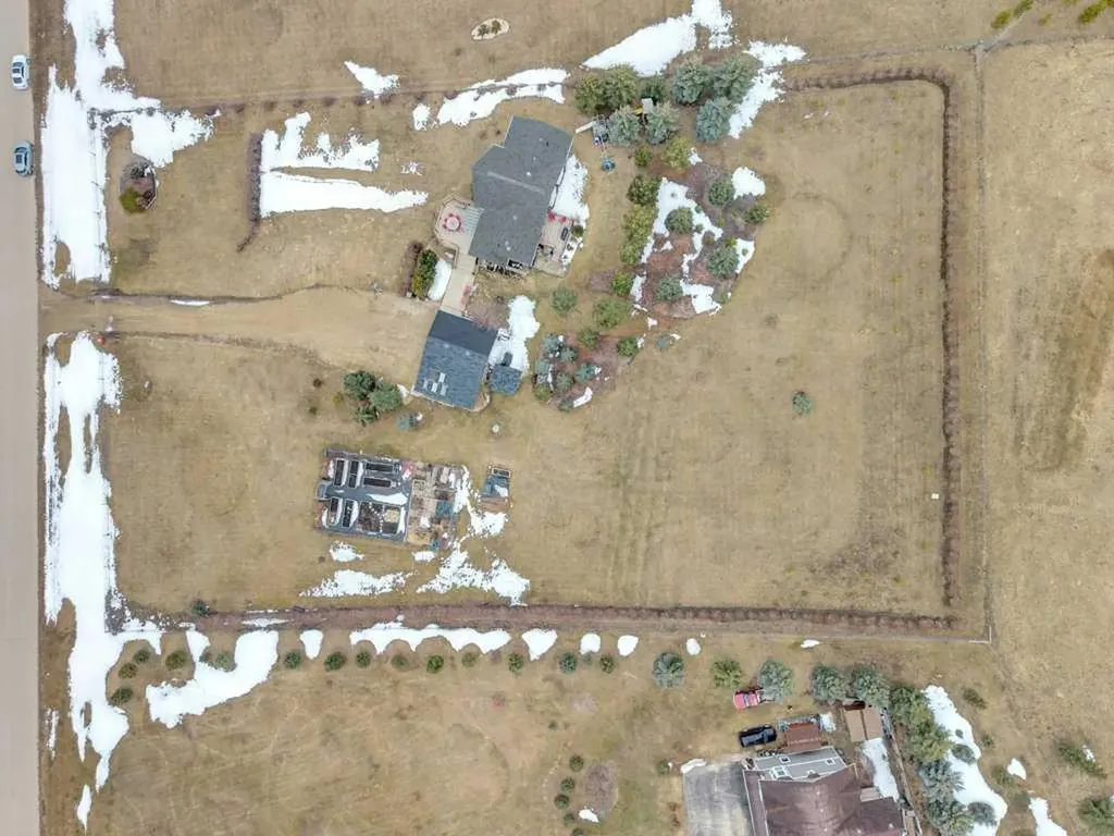 4-421008 Range Road 284 Rural Ponoka County AB T4L 2N3