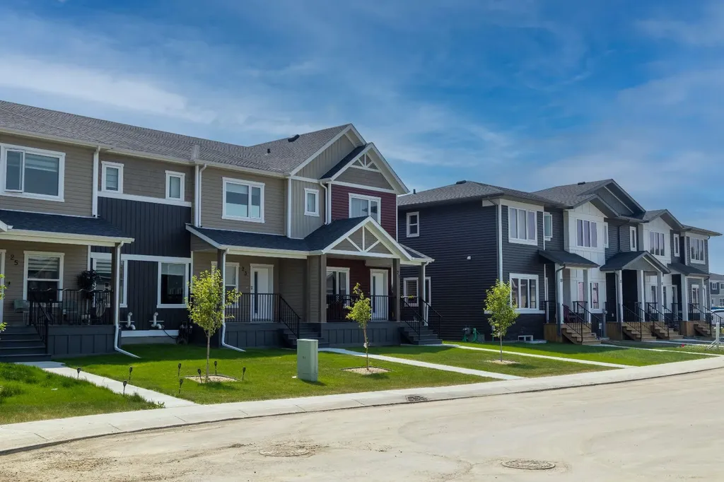 49 Gray Close Sylvan Lake AB T4S 2N8