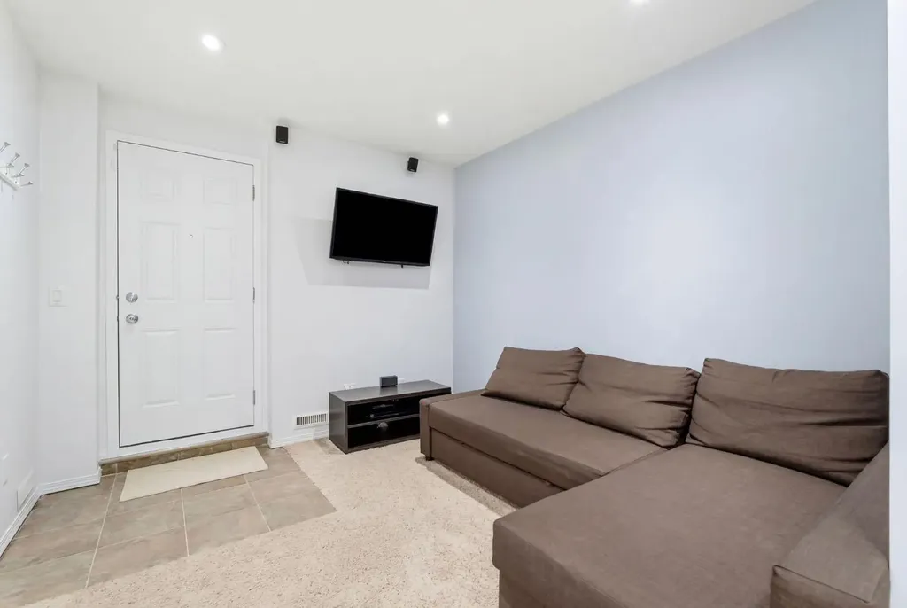 512 Panatella Square NW Calgary AB T3K 0T5