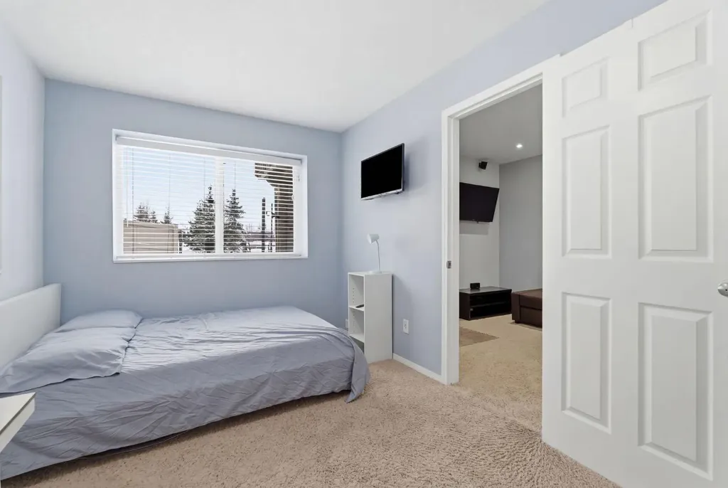 512 Panatella Square NW Calgary AB T3K 0T5