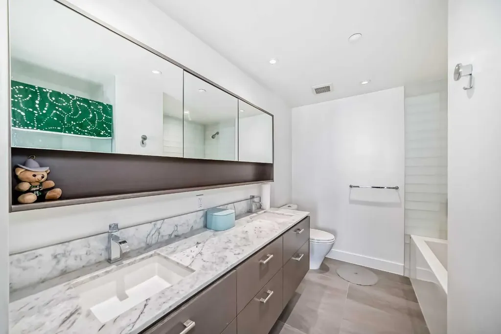 1025 5 Avenue SW Calgary AB T2P 1N4