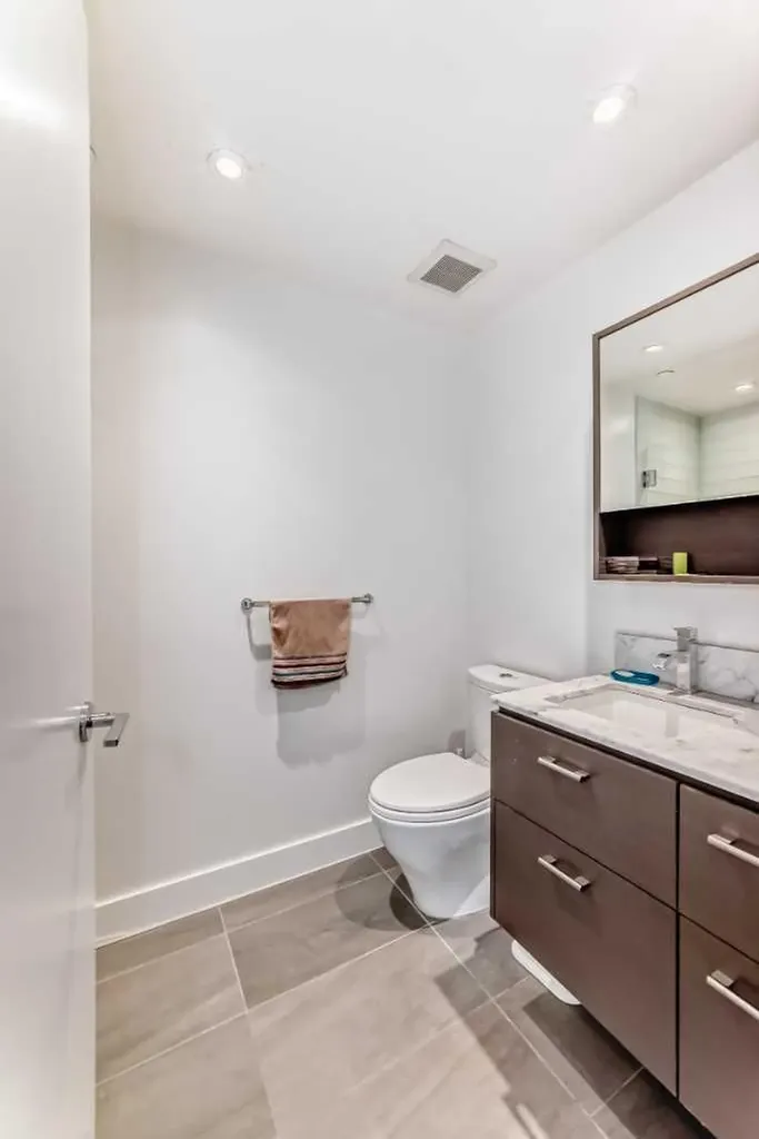 1025 5 Avenue SW Calgary AB T2P 1N4