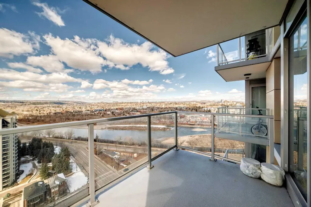 1025 5 Avenue SW Calgary AB T2P 1N4