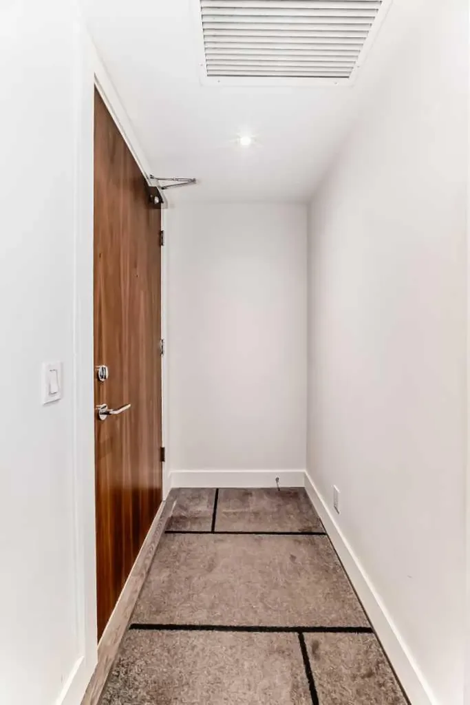 1025 5 Avenue SW Calgary AB T2P 1N4