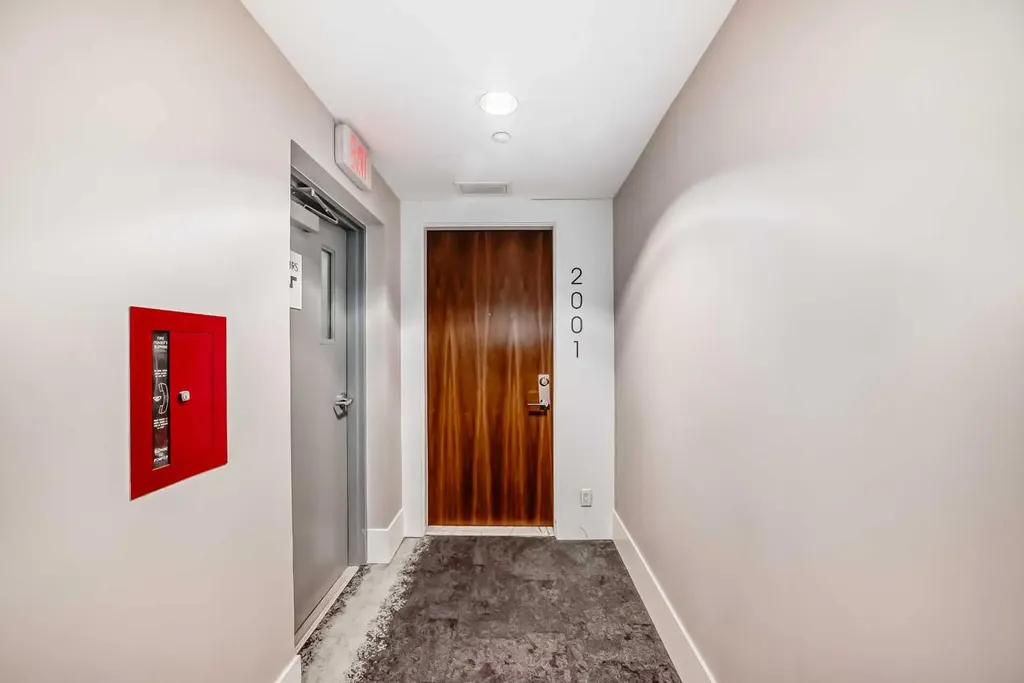 1025 5 Avenue SW Calgary AB T2P 1N4