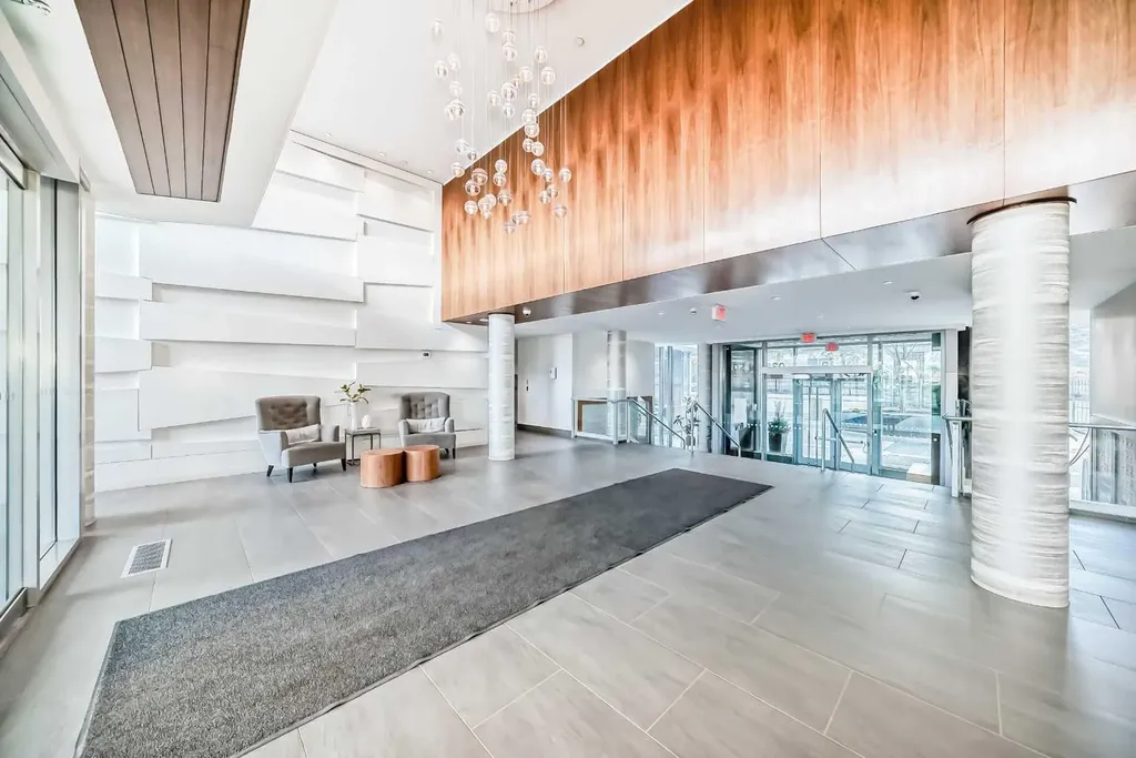 1025 5 Avenue SW Calgary AB T2P 1N4