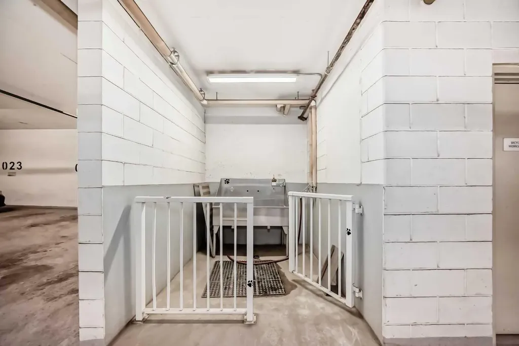 1025 5 Avenue SW Calgary AB T2P 1N4