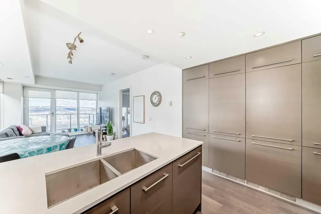 1025 5 Avenue SW Calgary AB T2P 1N4