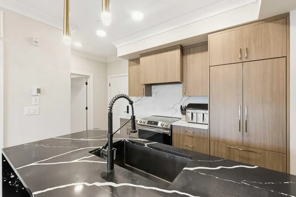 370 Dieppe Drive SW Calgary AB T3E0E6