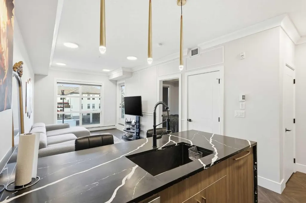 370 Dieppe Drive SW Calgary AB T3E0E6