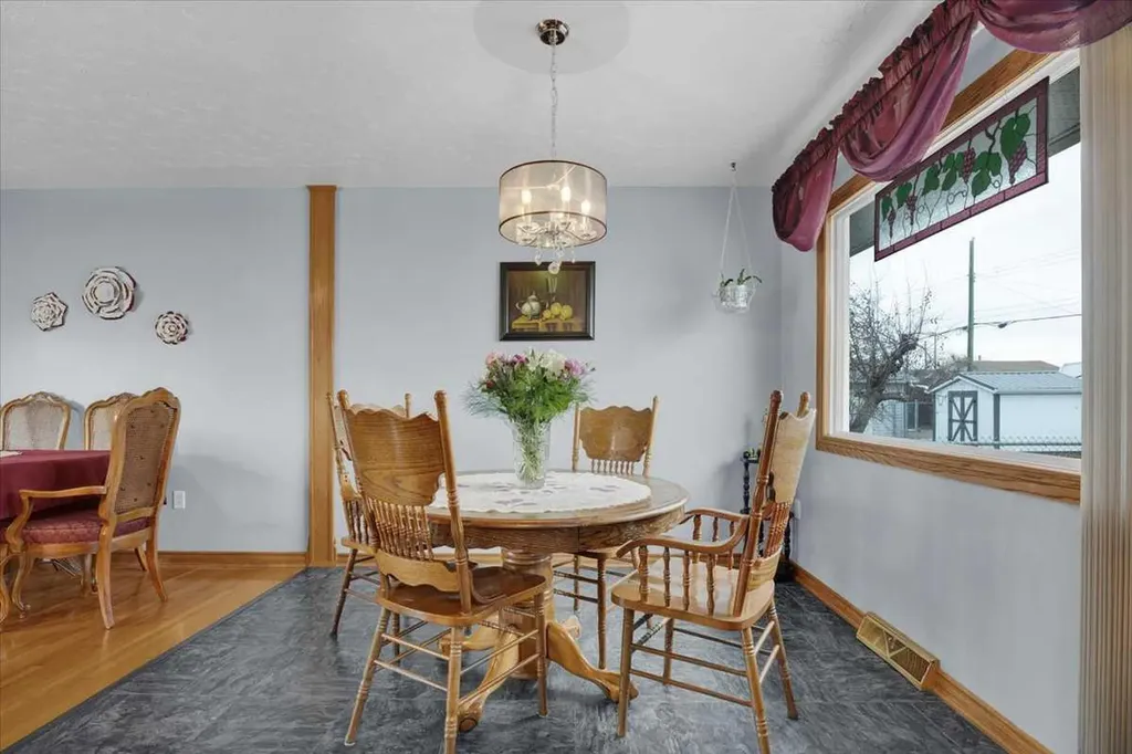 415 12 Street E Drumheller AB T0J 0Y5