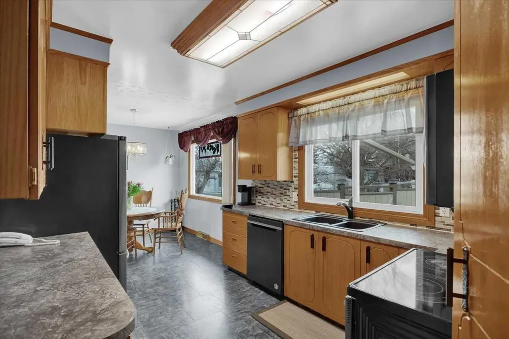 415 12 Street E Drumheller AB T0J 0Y5