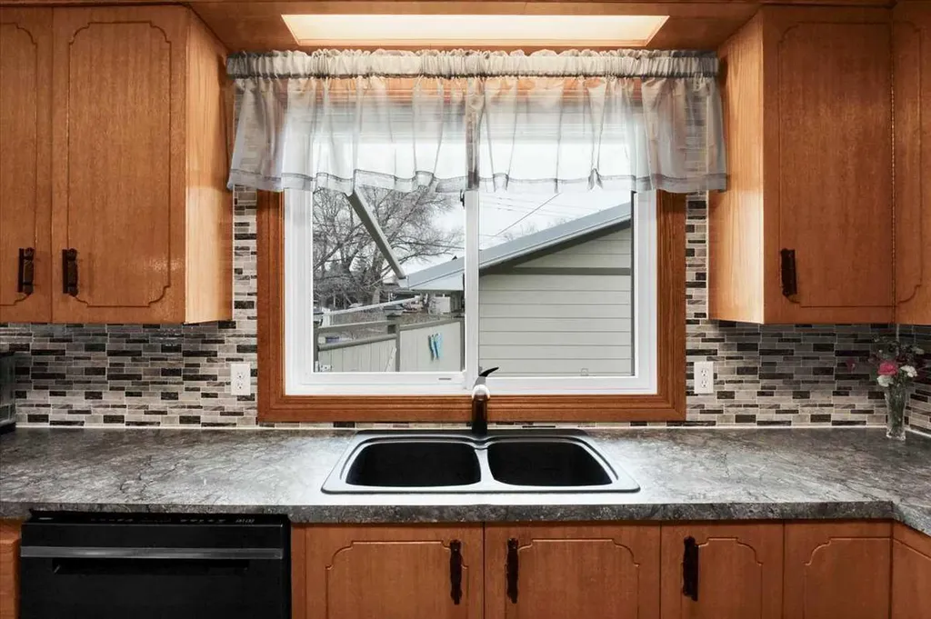 415 12 Street E Drumheller AB T0J 0Y5