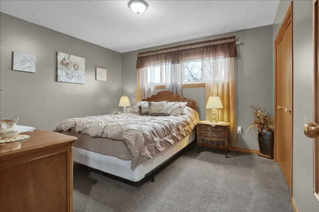 415 12 Street E Drumheller AB T0J 0Y5
