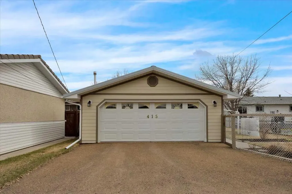 415 12 Street E Drumheller AB T0J 0Y5