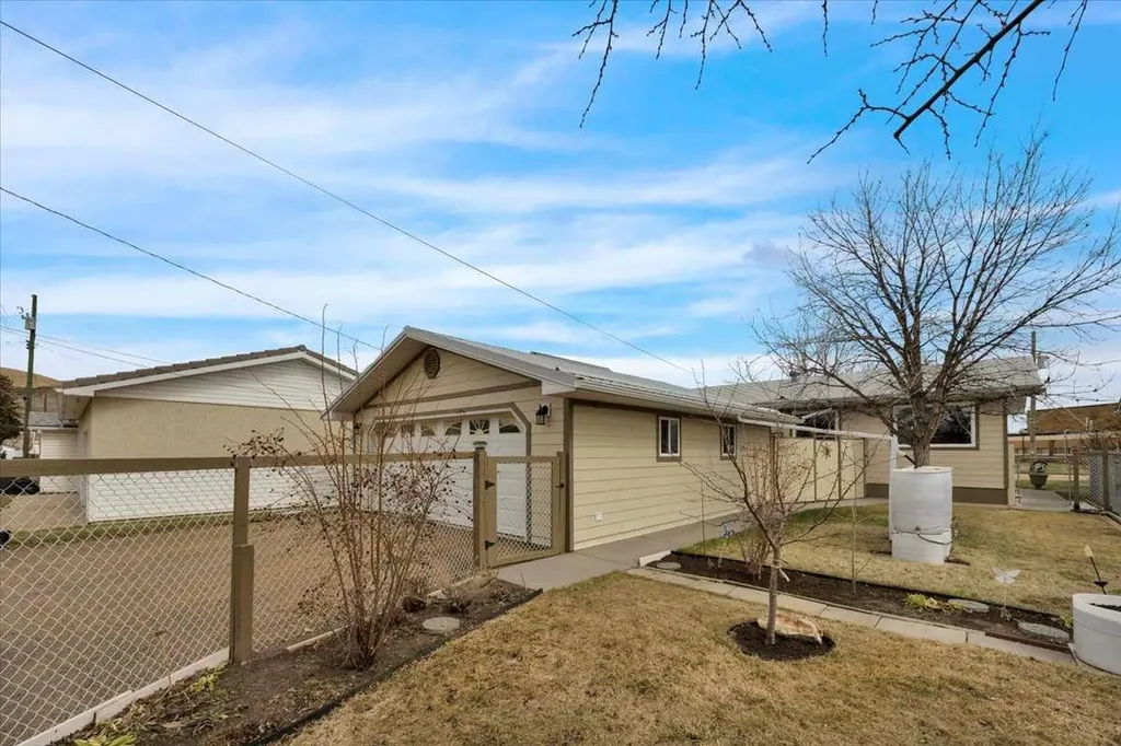 415 12 Street E Drumheller AB T0J 0Y5