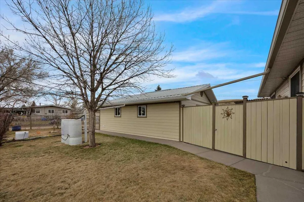 415 12 Street E Drumheller AB T0J 0Y5