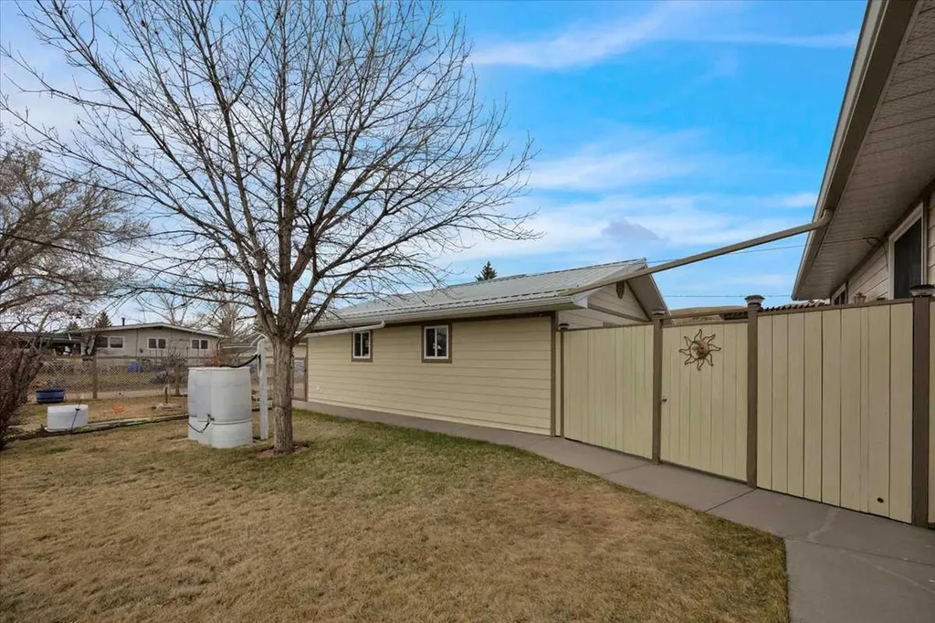 415 12 Street E Drumheller AB T0J 0Y5