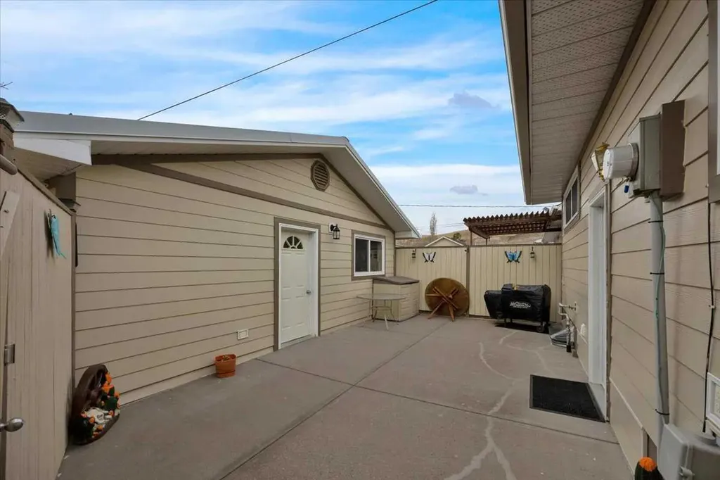 415 12 Street E Drumheller AB T0J 0Y5