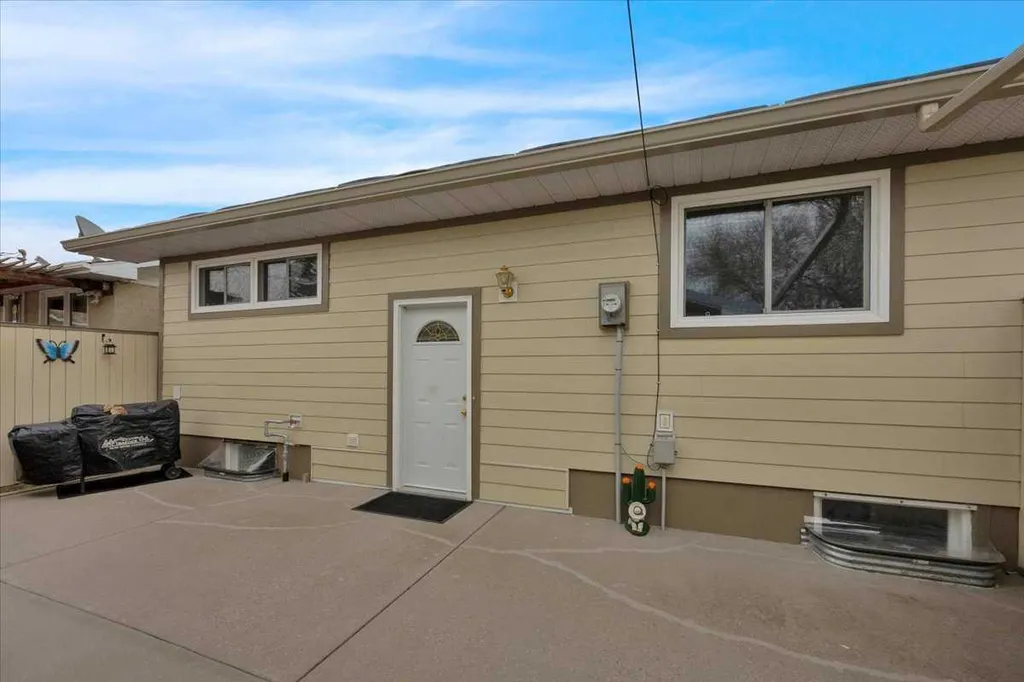 415 12 Street E Drumheller AB T0J 0Y5