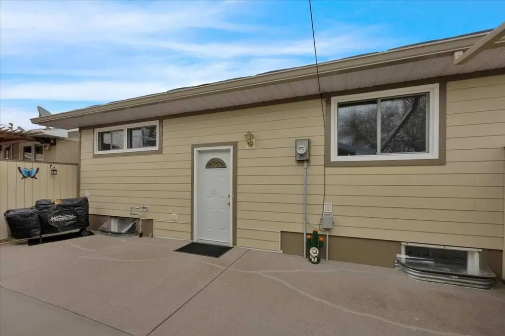 415 12 Street E Drumheller AB T0J 0Y5