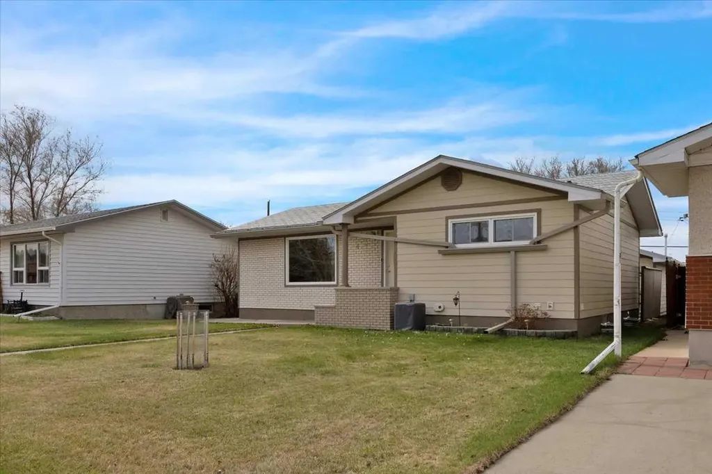 415 12 Street E Drumheller AB T0J 0Y5