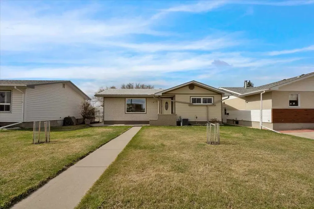 415 12 Street E Drumheller AB T0J 0Y5