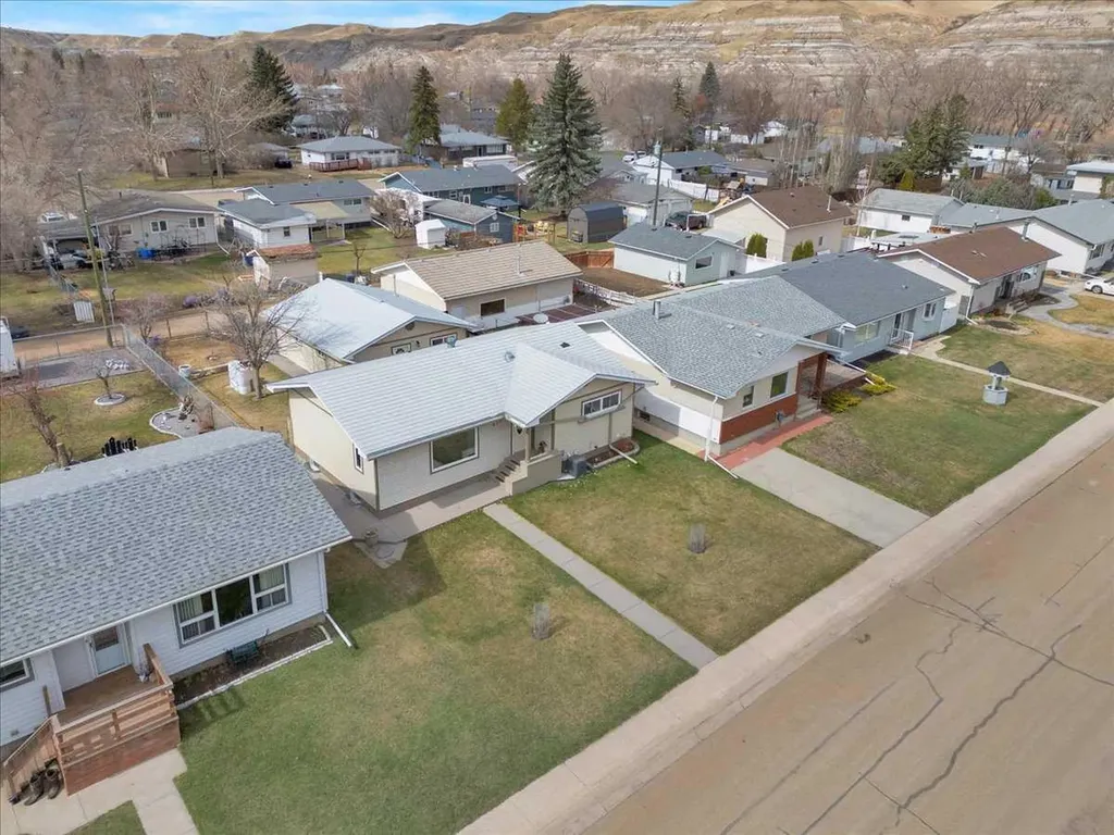 415 12 Street E Drumheller AB T0J 0Y5