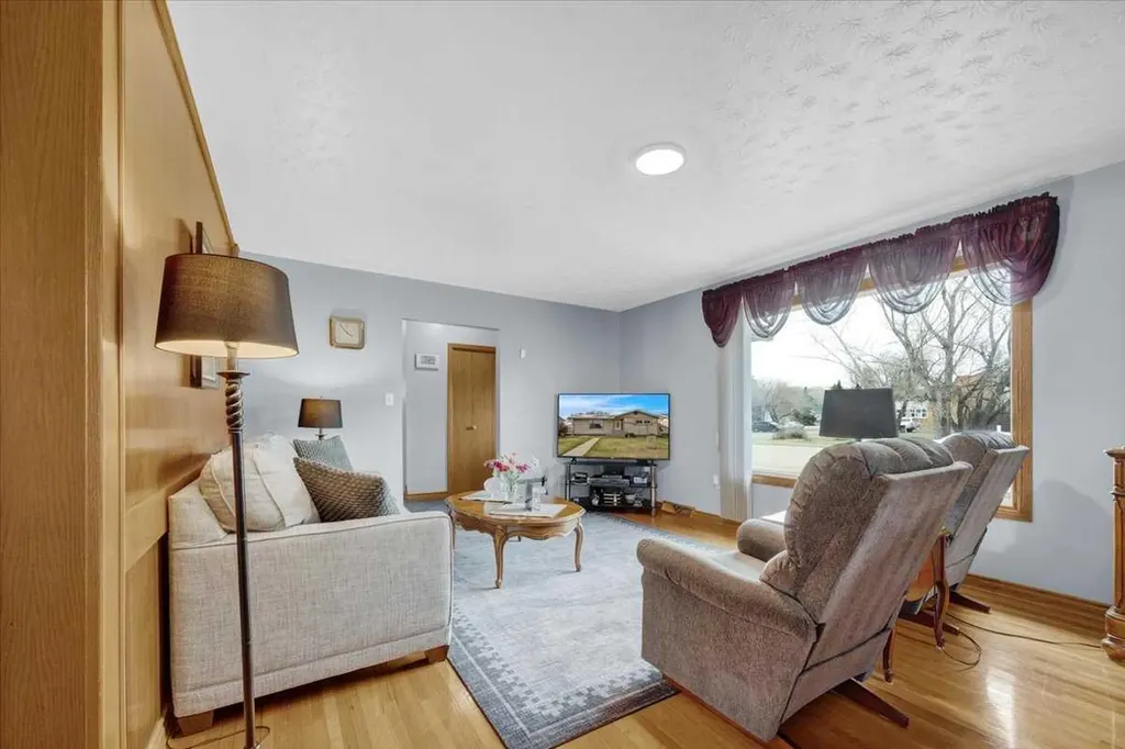 415 12 Street E Drumheller AB T0J 0Y5
