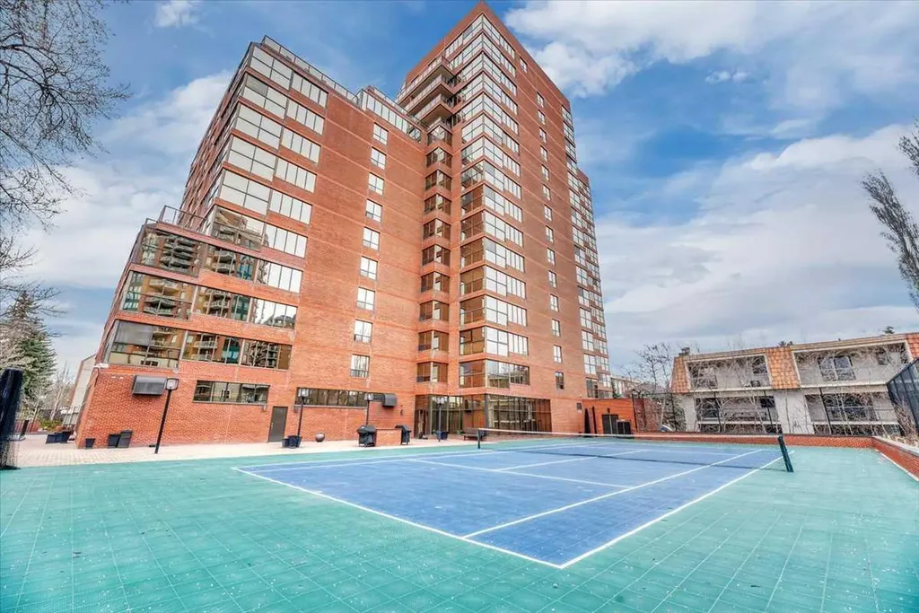 318 26 Avenue SW Calgary AB T2S 2T9