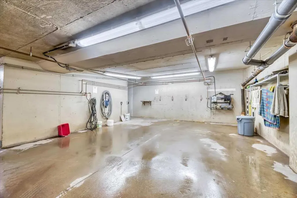 318 26 Avenue SW Calgary AB T2S 2T9