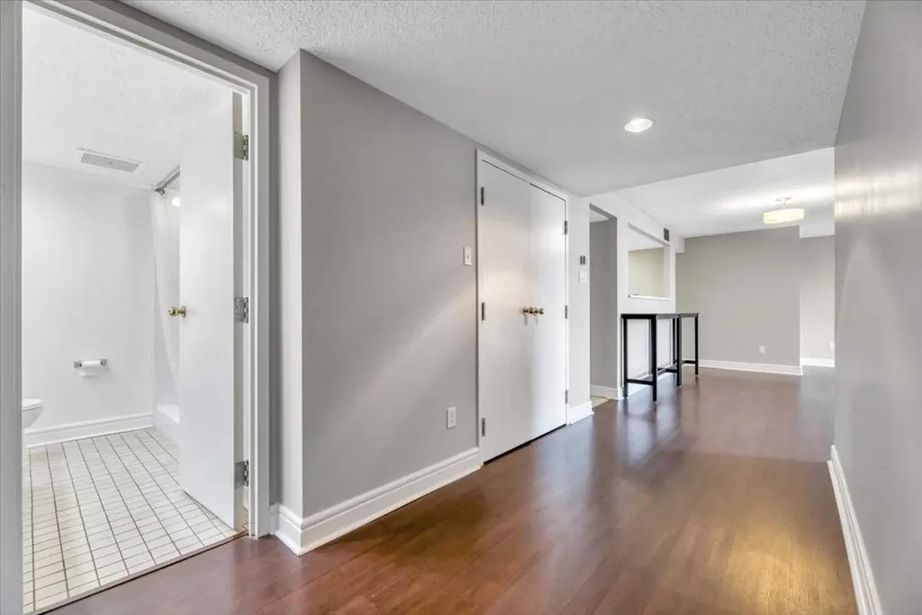 318 26 Avenue SW Calgary AB T2S 2T9