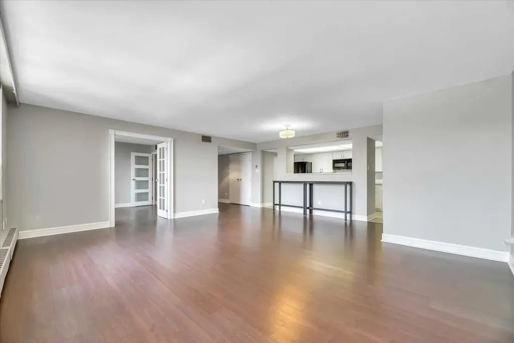 318 26 Avenue SW Calgary AB T2S 2T9